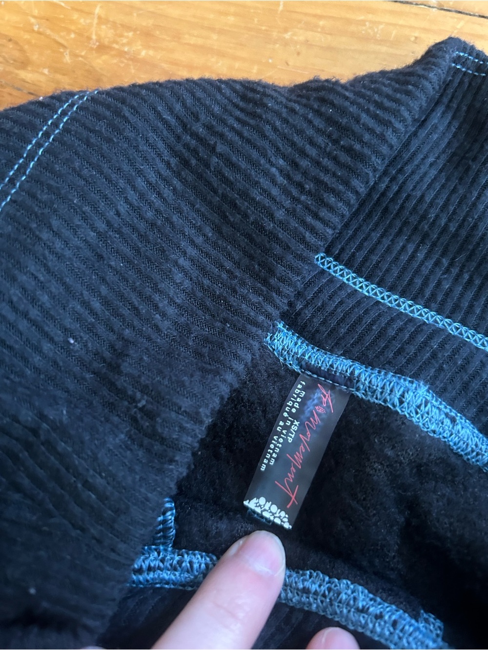 ☀️3/$25 Free people fuzzy factor pants XS black blue - Picture 4 of 7